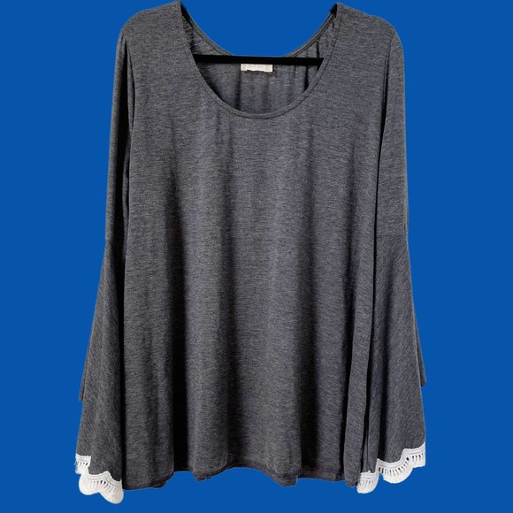 NWT Gray Altar'd State Top with Big Bell Sleeves Trimmed in White Croche… - Picture 3 of 3